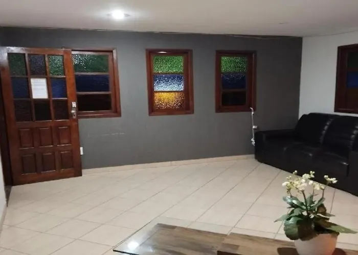 Pousada Paraiso - Rua Benedito Mello Serrano, 124